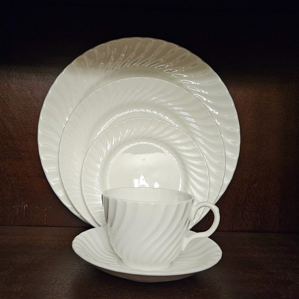 Aynsley Fine Bone China White Swirl